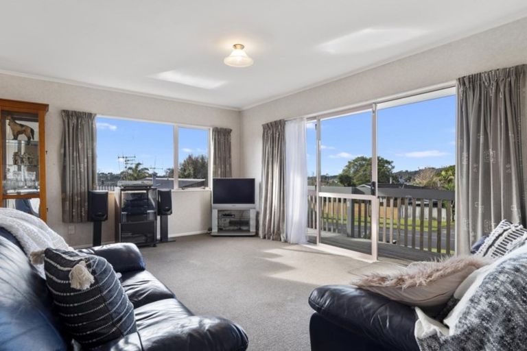 Photo of property in 1 Endeavour Avenue, Welcome Bay, Tauranga, 3112