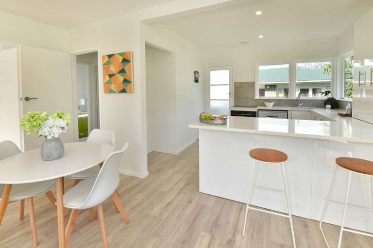 Photo of property in 2/5 Margaret Place, Milford, Auckland, 0620