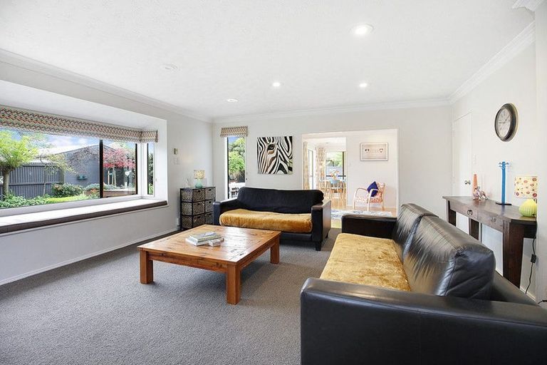 Photo of property in 28 Harkness Place, Avonhead, Christchurch, 8042