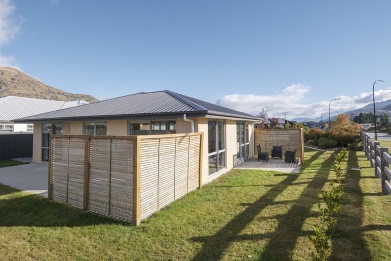 Photo of property in 2 Banbury Terrace, Lower Shotover, Queenstown, 9304