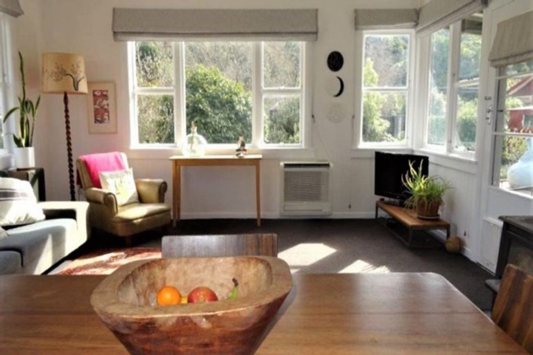 Photo of property in 2 Leicester Street, Picton, 7220