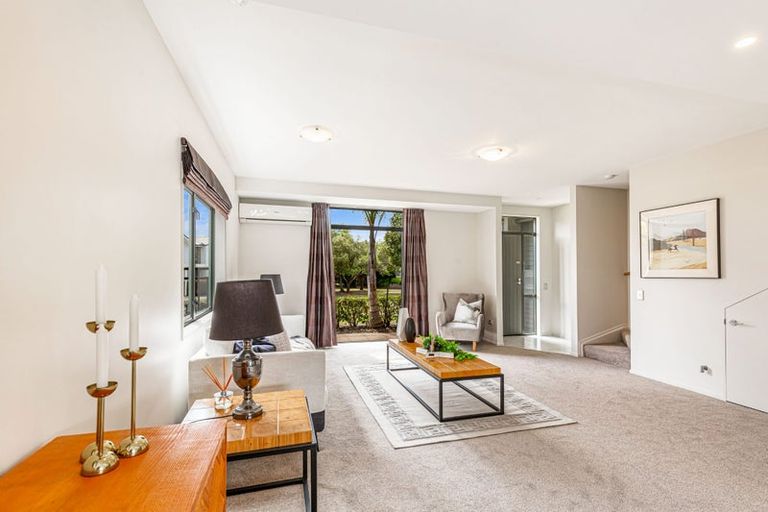 Photo of property in 72 Gunner Drive, Te Atatu Peninsula, Auckland, 0610