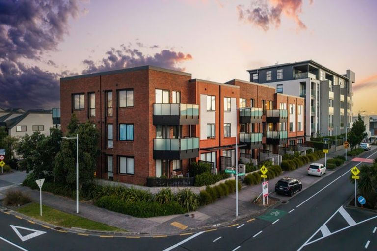 Photo of property in 3/20 Kerewhenua Crescent, Hobsonville, 0616