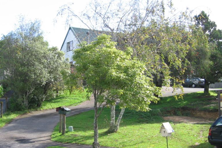 Photo of property in 2/11 Yarra Place, Botany Downs, Auckland, 2010