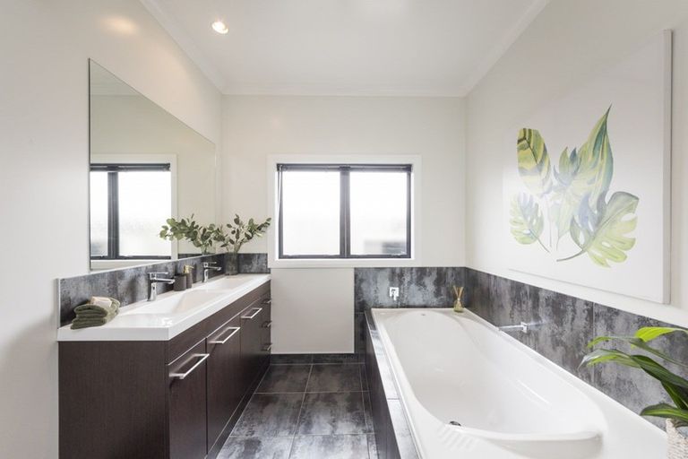 Photo of property in 6 Manhattan Court, Kelvin Grove, Palmerston North, 4414