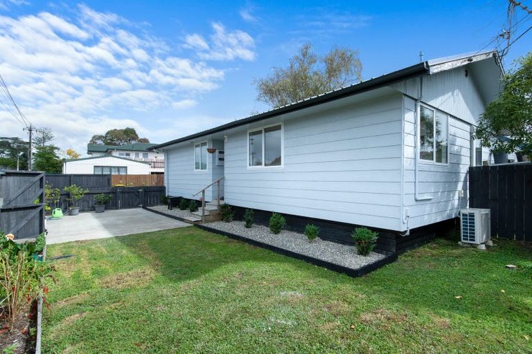 Photo of property in 2/17 Glen Road, Ranui, Auckland, 0612