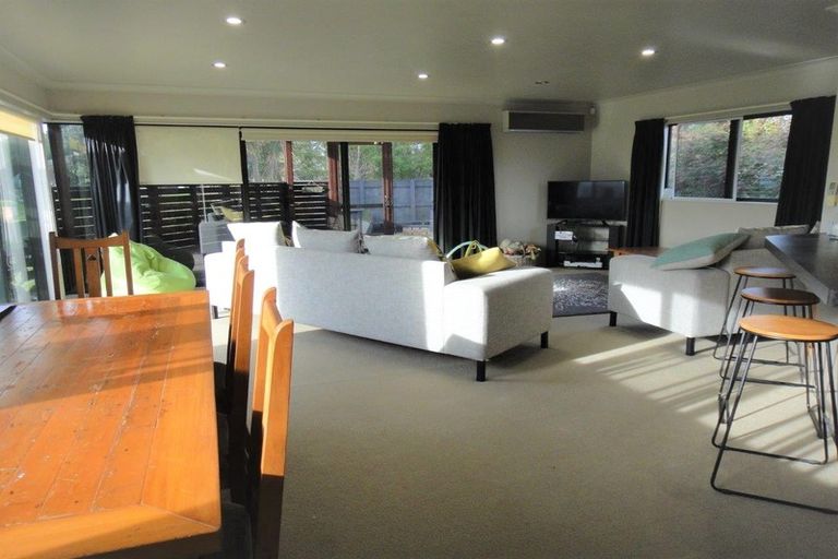 Photo of property in 10 Endeavour Place, One Tree Point, 0118