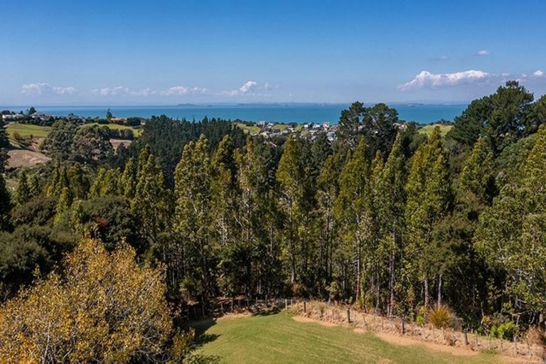 Photo of property in 142 Wade River Road, Wade Heads, Whangaparaoa, 0932