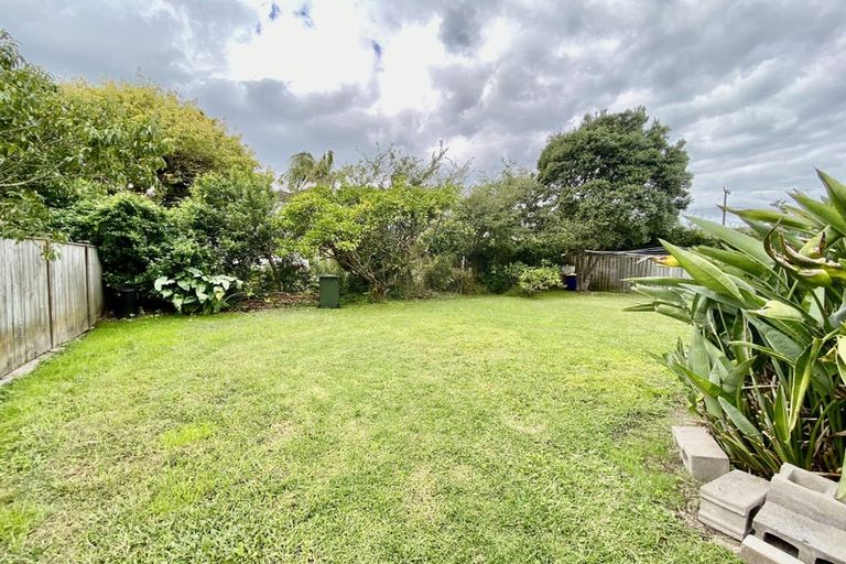 Photo of property in 15 Trinidad Road, Sunnynook, Auckland, 0620