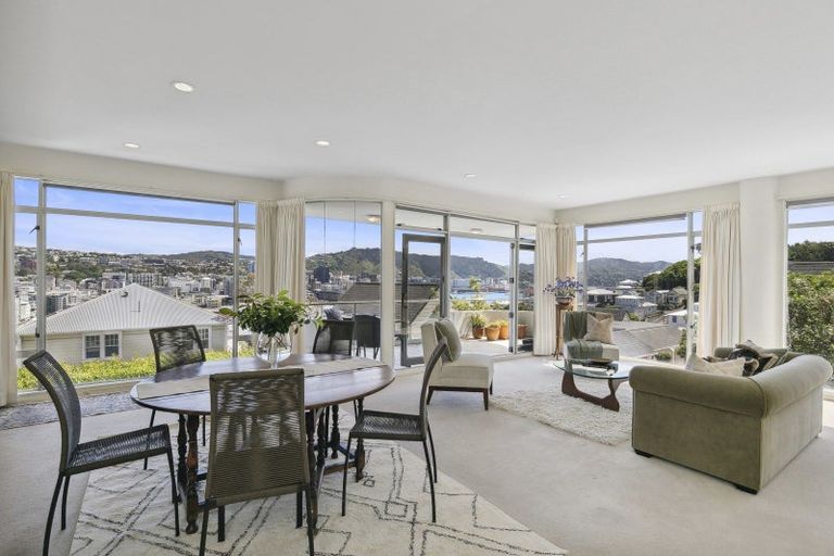 Photo of property in 19 Lawson Place, Mount Victoria, Wellington, 6011