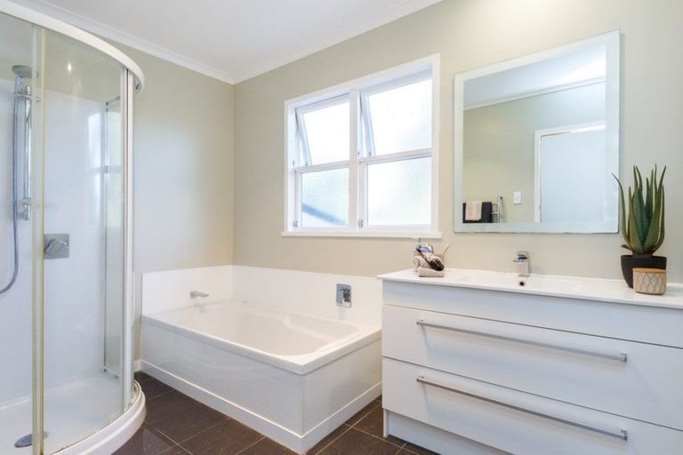 Photo of property in 77 Abraham Crescent, Milson, Palmerston North, 4414