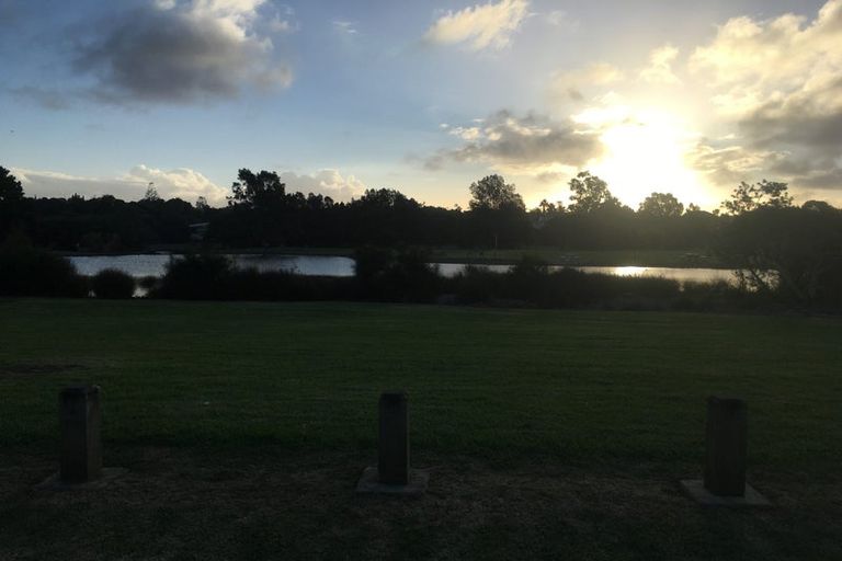 Photo of property in 28 Howard Road, Northcote, Auckland, 0627