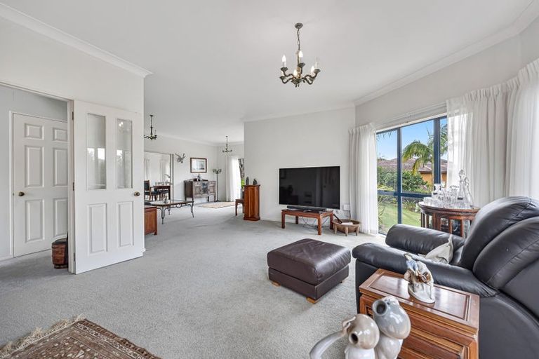 Photo of property in 19 Belleaire Court, West Harbour, Auckland, 0618