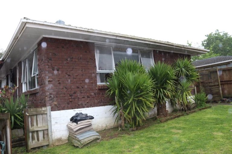 Photo of property in 2/199 Henderson Valley Road, Henderson, Auckland, 0612