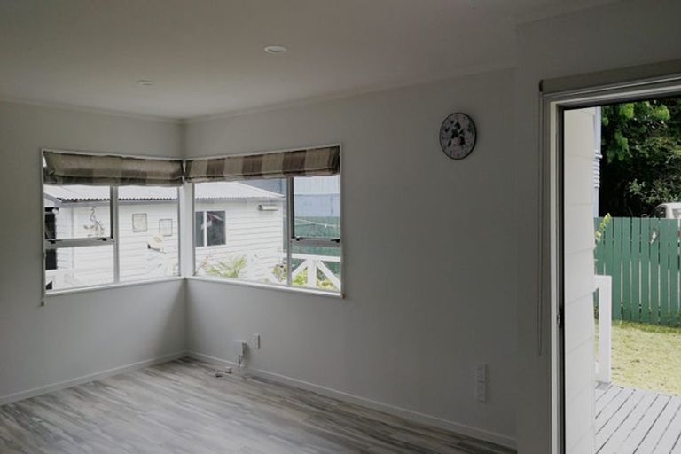 Photo of property in 1/41 Yeovil Road, Te Atatu Peninsula, Auckland, 0610