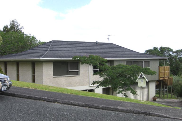 Photo of property in 1 Pluto Place, Beach Haven, Auckland, 0626
