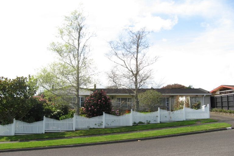 Photo of property in 9 Winstone Place, Highlands Park, New Plymouth, 4312