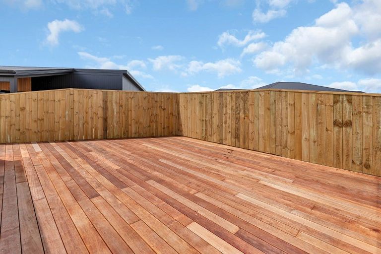 Photo of property in 111 Kaurinui Crescent, One Tree Point, 0118