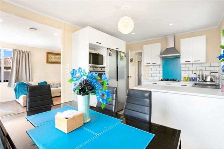 Photo of property in 2/11 Dalmatia Place, Henderson, Auckland, 0612