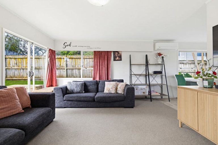 Photo of property in 2/15a Mcintyre Road, Mangere Bridge, Auckland, 2022