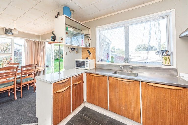 Photo of property in 112 Hinau Street, Castlecliff, Whanganui, 4501