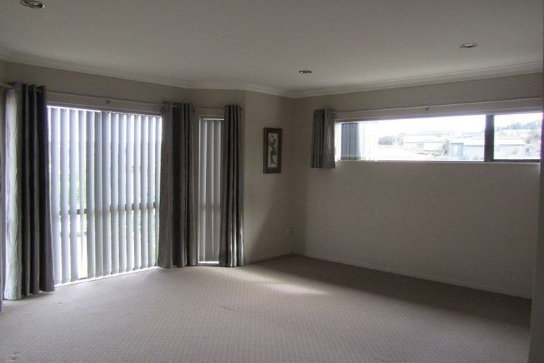 Photo of property in 11 Jomard Terrace, Northcross, Auckland, 0632