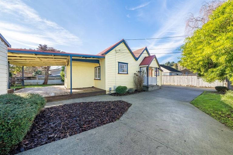 Photo of property in 5 Mangaroa Hill Road, Clouston Park, Upper Hutt, 5018