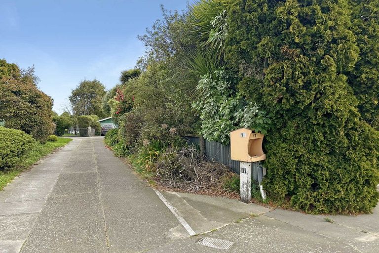 Photo of property in 17 Fairmile Place, Russley, Christchurch, 8042