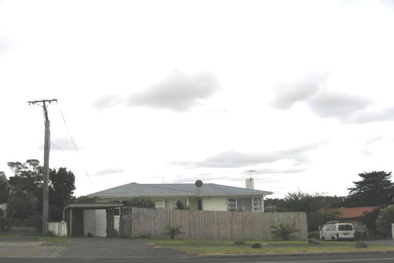 Photo of property in 1/268 Sunset Road, Windsor Park, Auckland, 0632