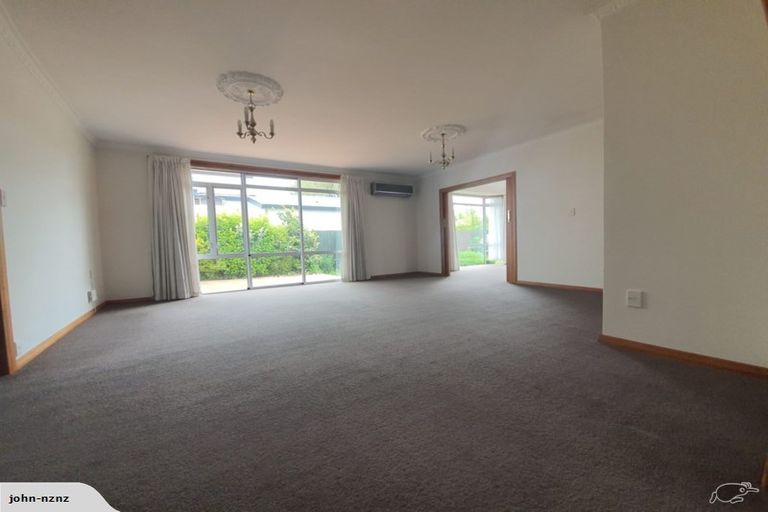 Photo of property in 74 Straven Road, Fendalton, Christchurch, 8014