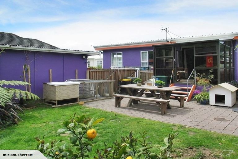 Photo of property in 4 Luckie Street, Tawa, Wellington, 5028