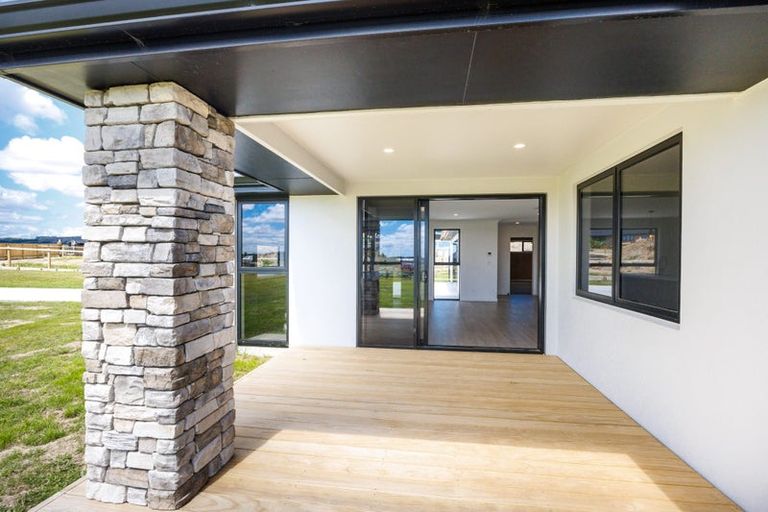 Photo of property in 132 Kingsdale Park Drive, Aokautere, Palmerston North, 4471