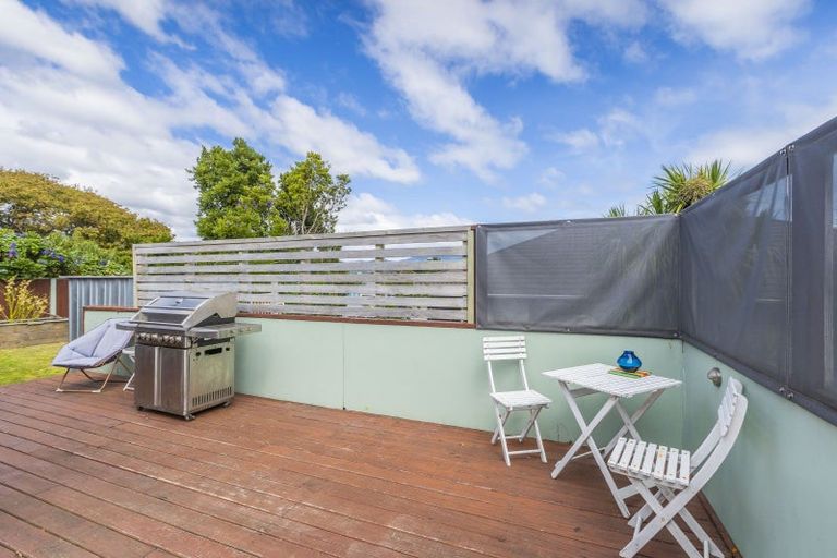 Photo of property in 12 Kowhai Grove, Raumati Beach, Paraparaumu, 5032