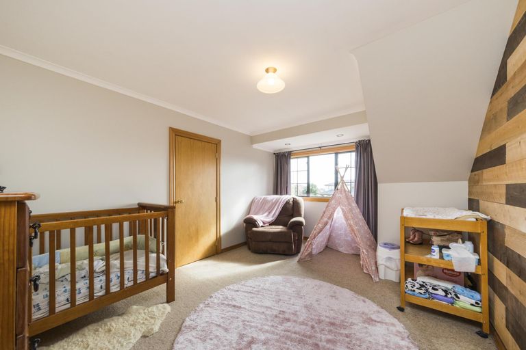 Photo of property in 116 Pacific Drive, Fitzherbert, Palmerston North, 4410