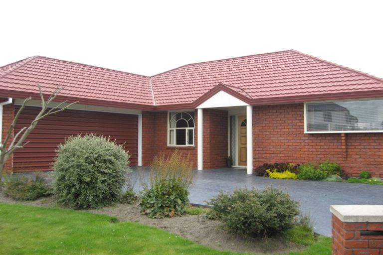Photo of property in 6 Thornwood Place, Redwood, Christchurch, 8051