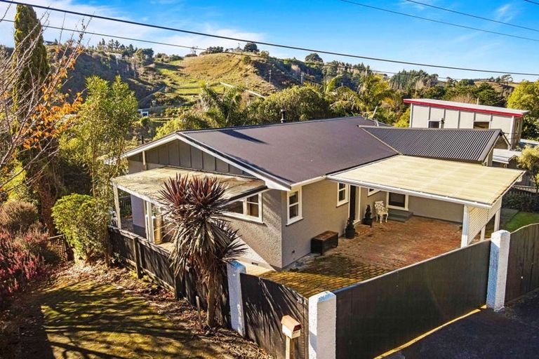 Photo of property in 1 Durie Vale Road, Durie Hill, Whanganui, 4500