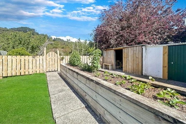 Photo of property in 32 Petherick Street, Taita, Lower Hutt, 5011