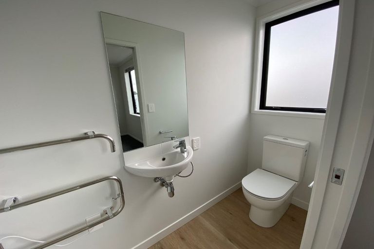 Photo of property in 5/5 Peachgrove Road, Te Atatu Peninsula, Auckland, 0610