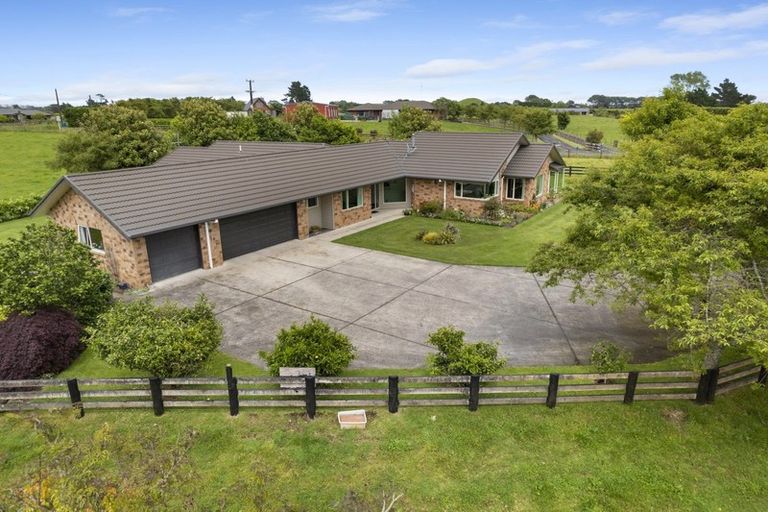 Photo of property in 271 Richmond Road, Lepperton, New Plymouth, 4373