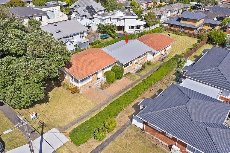 Photo of property in 2/5 Otakau Road, Milford, Auckland, 0620