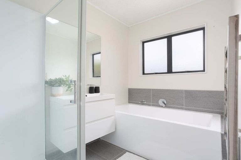 Photo of property in 5/20a Lavery Place, Sunnynook, Auckland, 0632