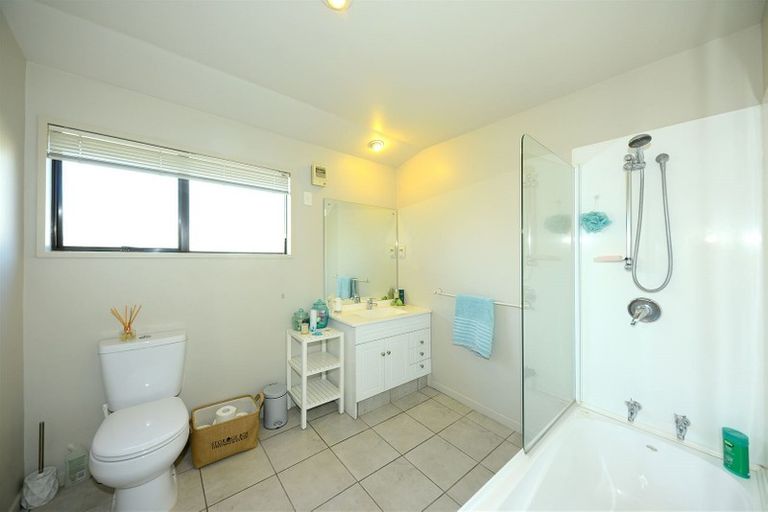 Photo of property in 27 Glenharrow Avenue, Avonhead, Christchurch, 8042