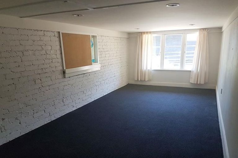 Photo of property in 213 Titirangi Road, Titirangi, Auckland, 0604