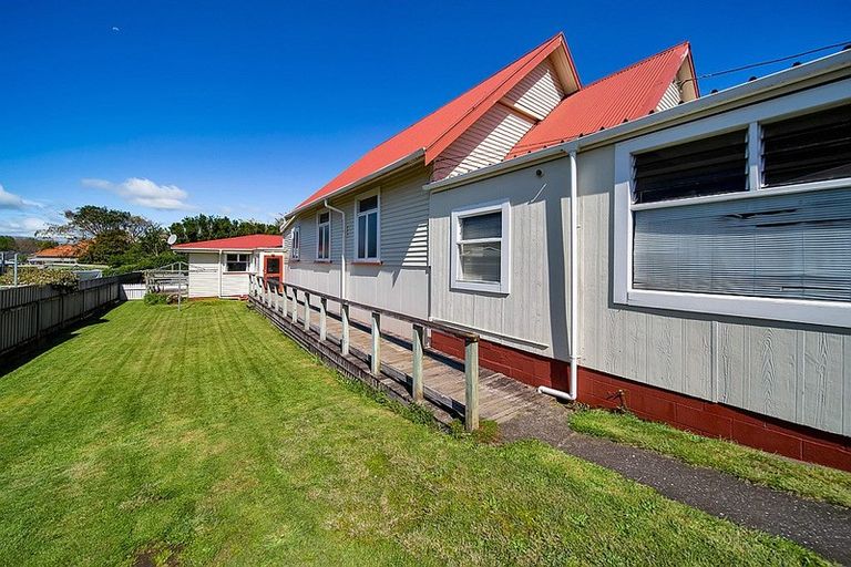 Photo of property in 10 Albion Street, Hawera, 4610