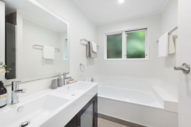 Photo of property in 47 Wood Bay Road, Titirangi, Auckland, 0604