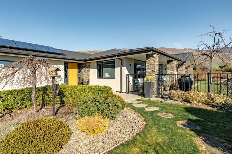 Photo of property in 2 Turnbull Crescent, Wanaka, 9305