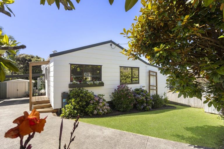 Photo of property in 36 Elliston Crescent, Stanmore Bay, Whangaparaoa, 0932