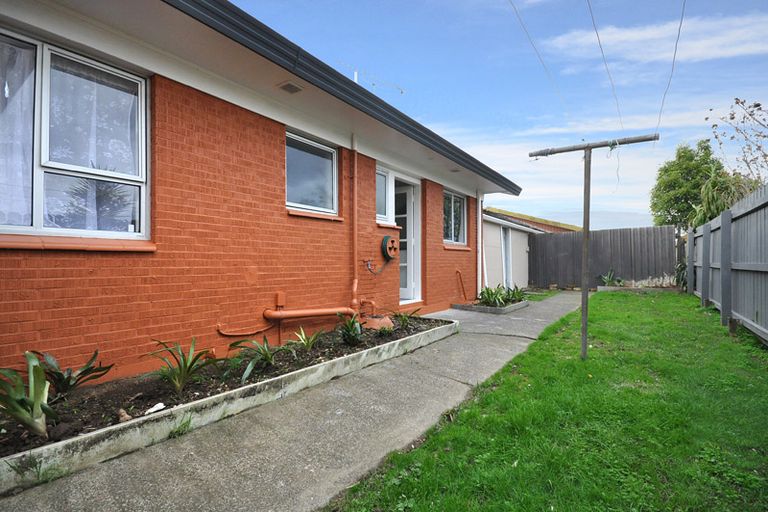 Photo of property in 2/24 Robertson Road, Favona, Auckland, 2024
