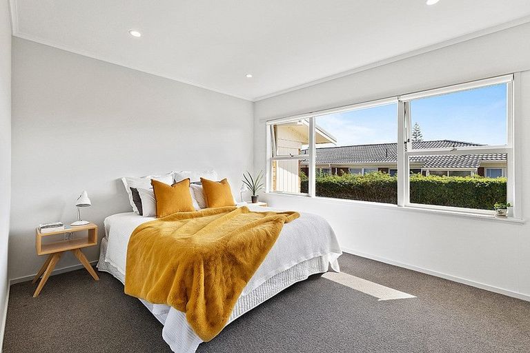 Photo of property in 2/5 Otakau Road, Milford, Auckland, 0620