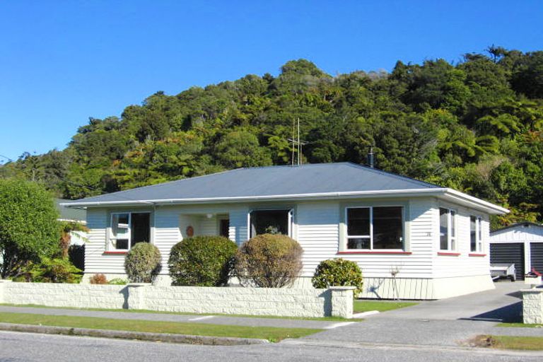 Photo of property in 74 Marlborough Street, Greymouth, 7805